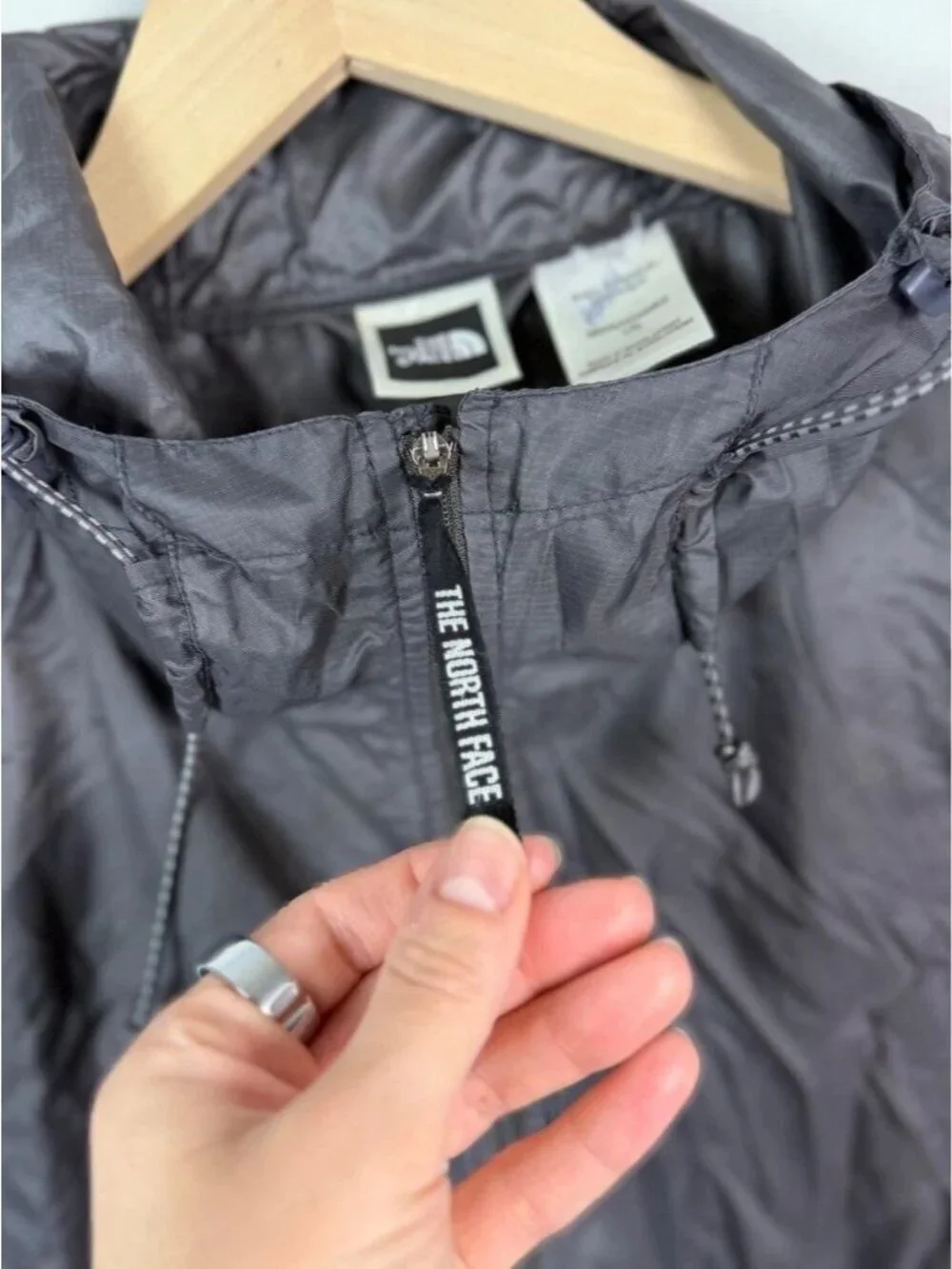 The North Face Grey Hooded Ripstop Windbreaker V608546 Size Large Men’s